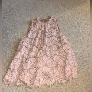 Cute light pink lacy top!